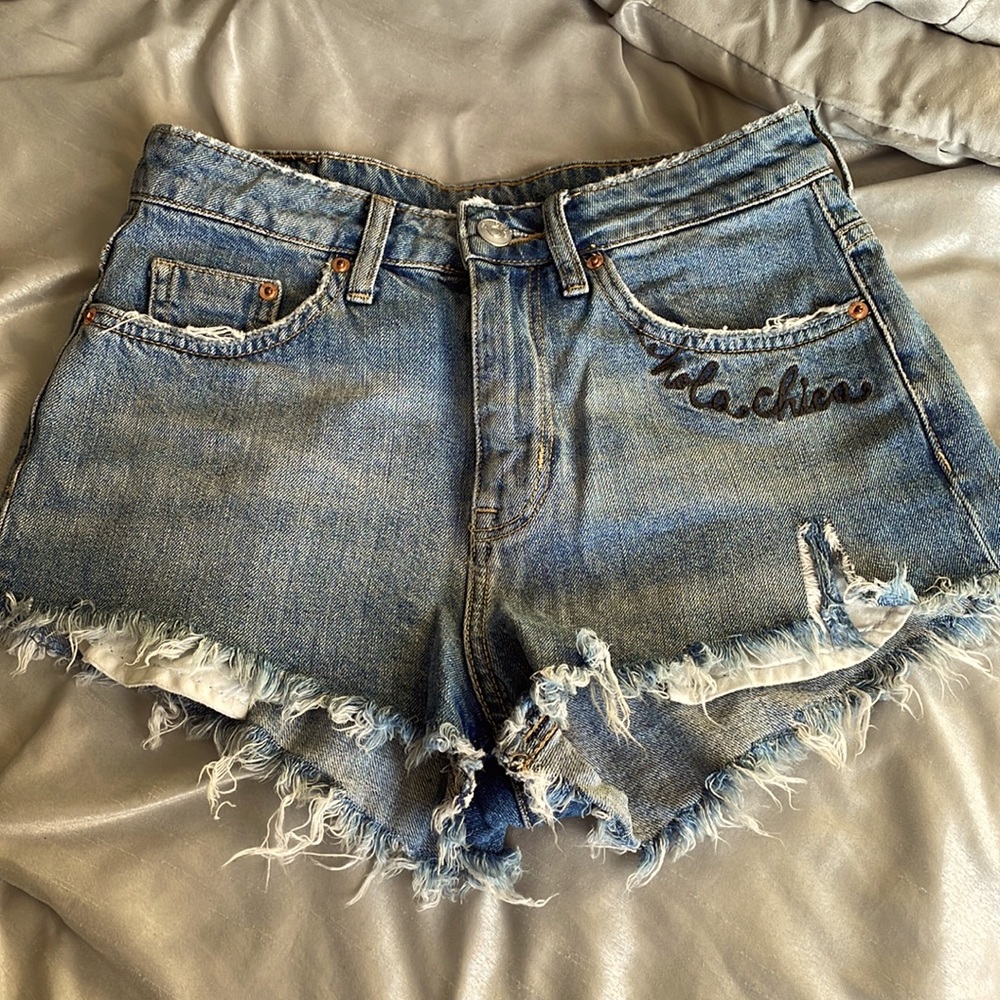 High waisted ripped jean shorts with graphics. H&M Sz 6